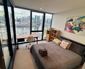 1 habitación, escritorio, tabla de planchar con plancha y wifi gratis 