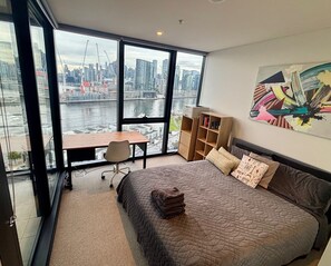 1 chambre, bureau, fer et planche à repasser, accès au Wi-Fi (inclus)