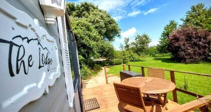 Peaceful retreat by the sea with mountain views