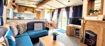 Peaceful retreat by the sea with mountain views