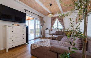 Smart TV - Nice home in Rovanjska (Rovanjska)