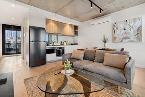 Smart TV - Stay in Luxury at Stature - Sleeps 4 (Southbank)