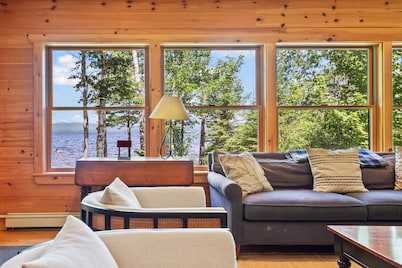 Rock Hopper on Mooselookmeguntic Lake with beach, pet friendly!