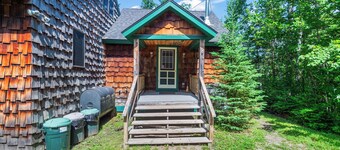 Rock Hopper on Mooselookmeguntic Lake with beach, pet friendly!