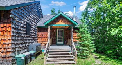 Rock Hopper on Mooselookmeguntic Lake with beach, pet friendly!