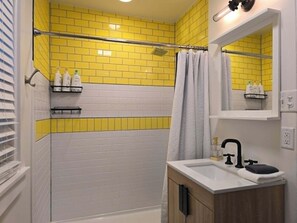 Shower, hair dryer, towels, soap - Stylish Apt in Walker's Point (Milwaukee)