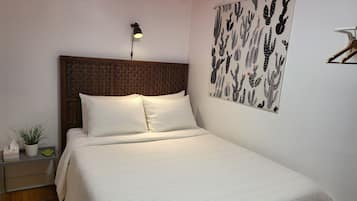 1 habitación, tabla de planchar con plancha, wifi gratis y ropa de cama