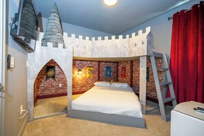 5 chambres, fer et planche à repasser, lit de bébé portatif, Wi-Fi