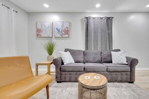 Smart TV - SMV Coastal Retreat Near Shore (Jacksonville Beach)