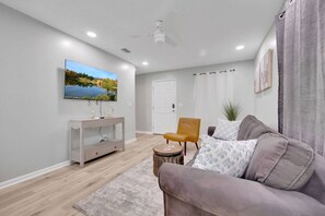 Smart TV - SMV Coastal Retreat Near Shore (Jacksonville Beach)