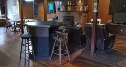 A private camp situated on 60 acres. Purple paint for hikers to see huge rocks.