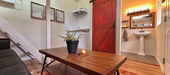 Tiny Farmhouse Cottage with Loft - Drift Asleep by Stargazing through Skylight