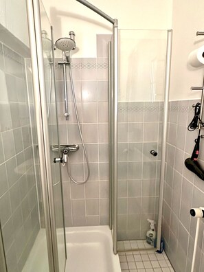 Een douche, een haardroger