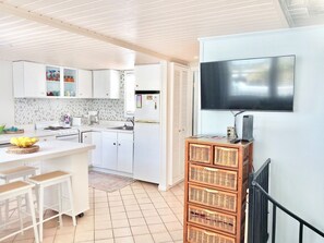 Køleskab, mikrobølgeovn, ovn, kogeplade