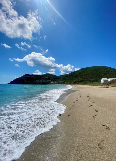 Walk to Beach, Bars & Restaurants | Pool