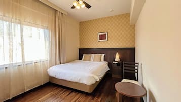 1 habitación, tabla de planchar con plancha, wifi gratis y ropa de cama