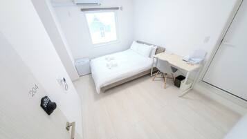 10 bedrooms, desk, free WiFi, bed sheets