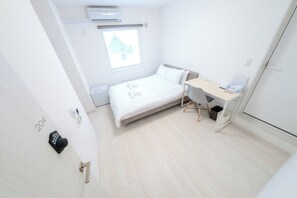 10 bedrooms, desk, free WiFi, bed sheets