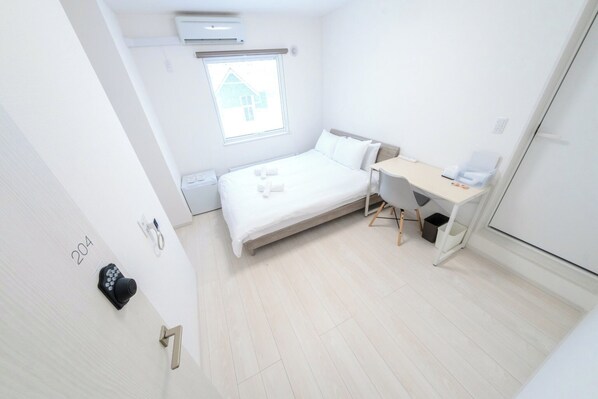 10 habitaciones, escritorio, wifi gratis y ropa de cama 