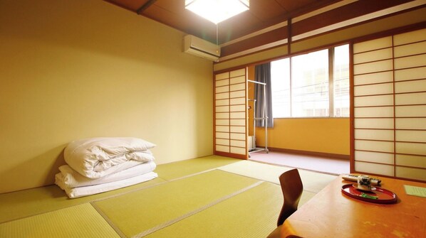 1 chambre, bureau, fer et planche à repasser, Wi-Fi gratuit