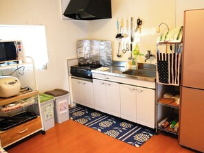 雪櫃、微波爐、爐具、廚房用具/餐具/器皿