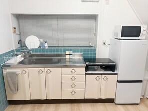 Fridge, microwave, stovetop, cookware/dishes/utensils