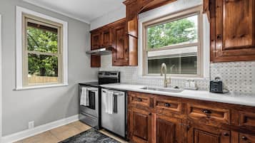 Micro-ondes, four, plaque de cuisson, lave-vaisselle