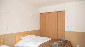 3 chambres, bureau, accès au Wi-Fi (inclus), literie fournie