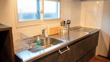冰箱、微波炉、炉灶、厨具/餐具