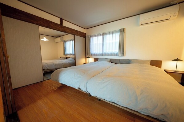 3 makuuhuonetta, työpöytä, silitysrauta/-lauta, ilmainen Wi-Fi