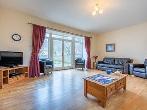 TV, fireplace, DVD player