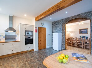 Fridge, oven, dishwasher, cookware/dishes/utensils - Old Stables by Interhome (Drumnadrochit)