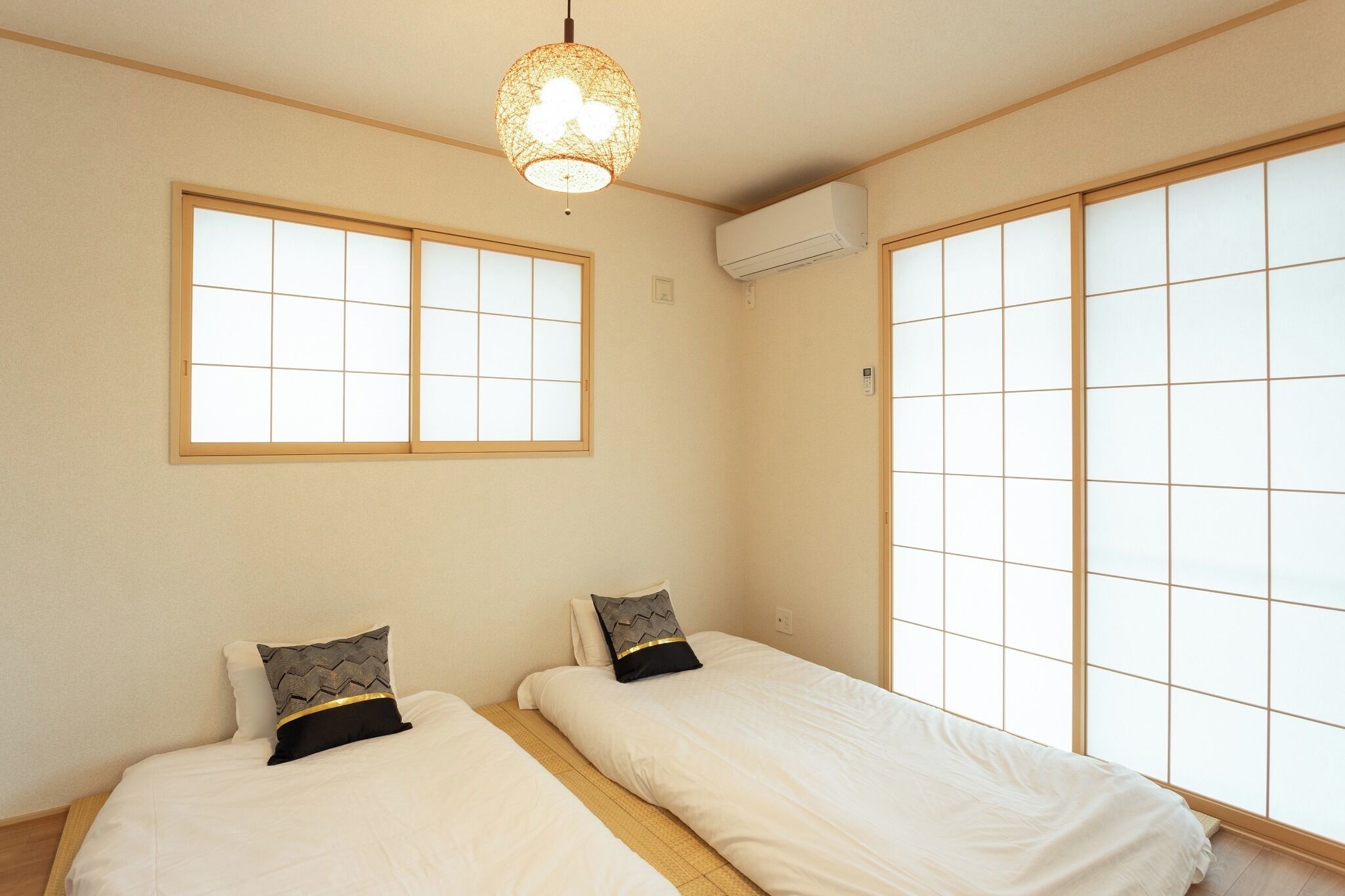 4 bedrooms, desk, free WiFi, bed sheets