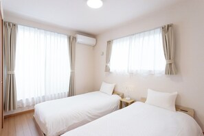 4 habitaciones, escritorio, wifi gratis y ropa de cama