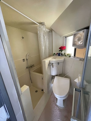 Hårføner og håndklær