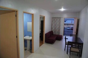 Apartment, 2 Bedrooms, Non Smoking | Desk, free WiFi