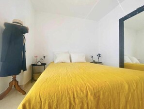 2 bedrooms, iron/ironing board, travel cot, free WiFi