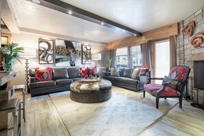 TV, fireplace - Upscale Traditional Condo steps from Vail MTN w/ fireplace, hot tub + spa access (Vail)