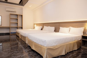 Chambre Triple Standard | Draps en coton égyptien, literie de qualité supérieure, bureau