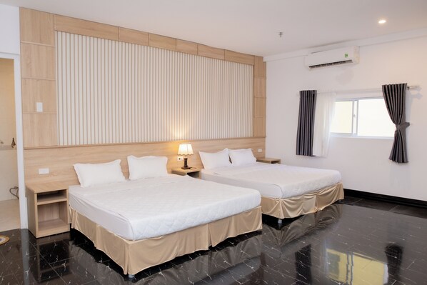 Habitación cuádruple familiar | Sábanas de algodón egipcio, ropa de cama de alta calidad, escritorio