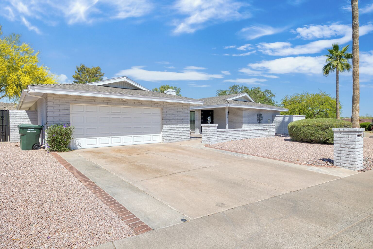 Outdoor enthusiast's dream. Quiet neighborhood next to the Phx Mtn Preserve!
