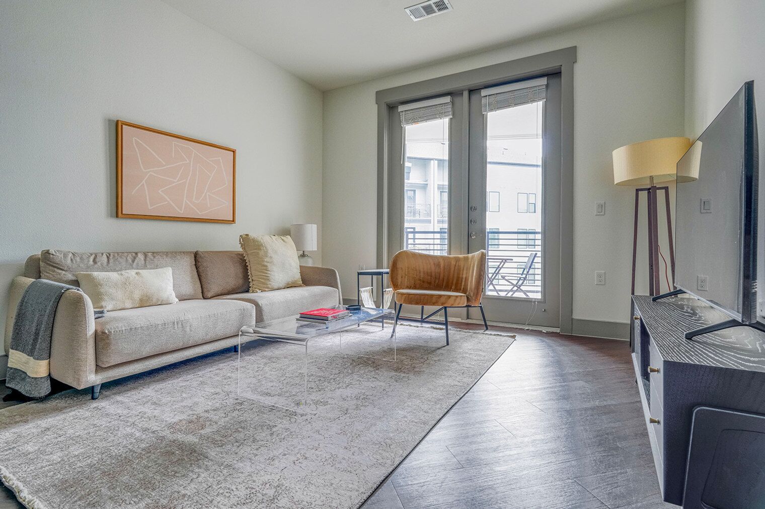 Sweet East Austin 2BR w/ Gym & Pool, near Shops & Dining, by Blueground