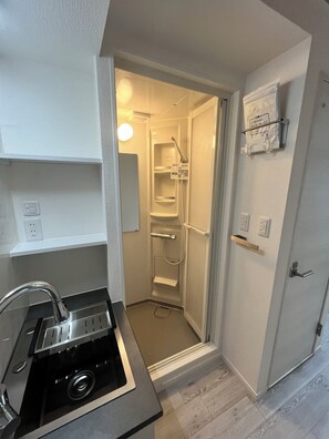 Shower, hair dryer, bidet, towels - JR/ (Shinjuku Ku Okubo)