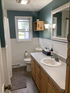 Towels, soap, shampoo, toilet paper