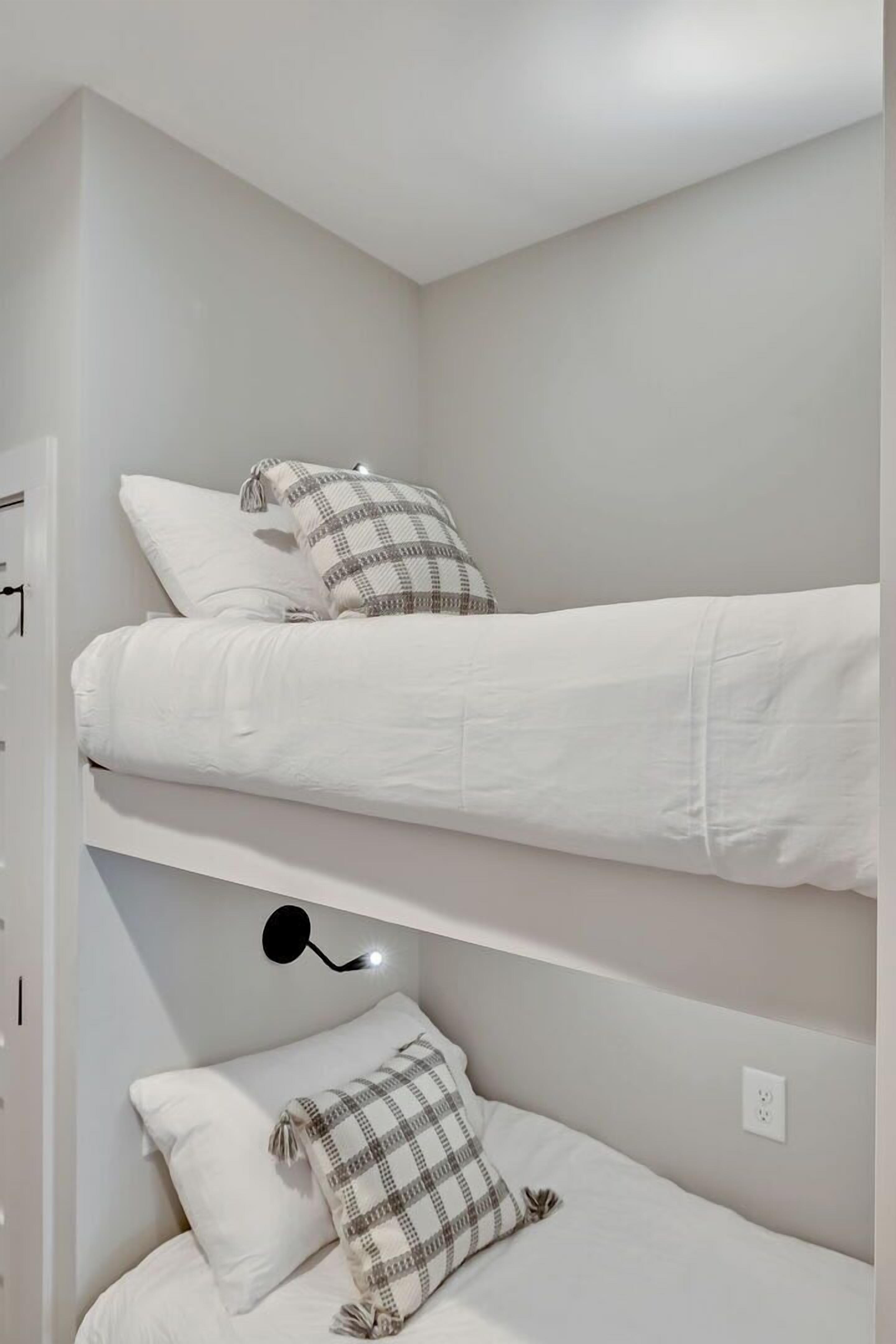 3 bedrooms, iron/ironing board, travel crib, free WiFi