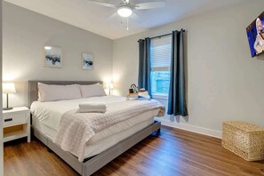 3 habitaciones, tabla de planchar con plancha y cuna de viaje 