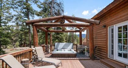 Hot Tub, Pet Friendly, Fireplace, Family Retreat!