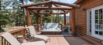 Hot Tub, Pet Friendly, Fireplace, Family Retreat!