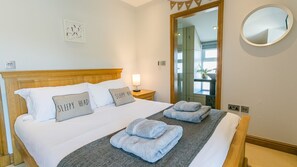 4 bedrooms, iron/ironing board, travel crib, free WiFi
