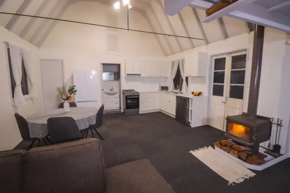 Kookaburra Cottage, Country escape. Pet friendly.